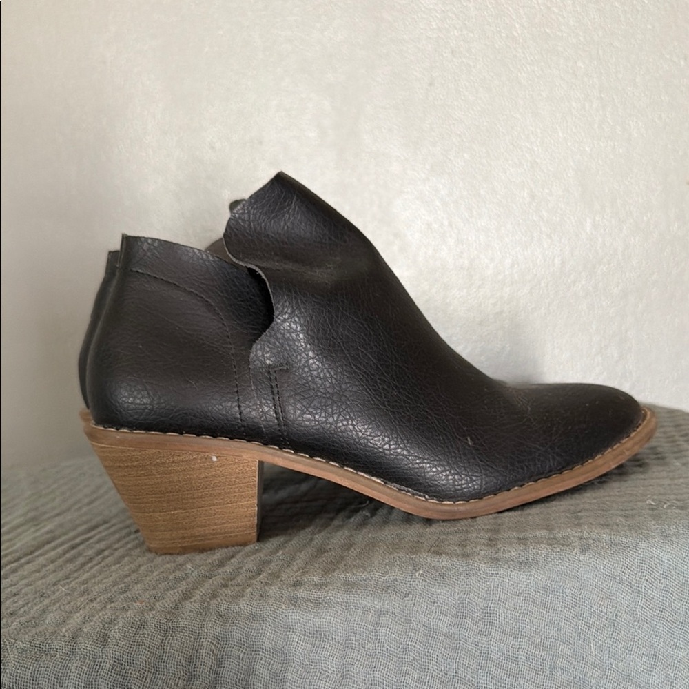 Classic Black Leather Womens Low Heel Ankle Boot